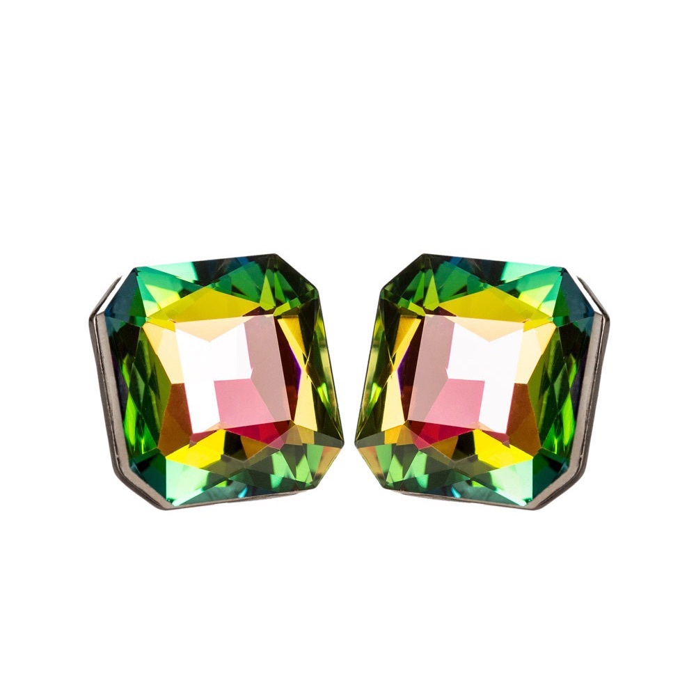 Mesmerizing jewel tone studs earrings.